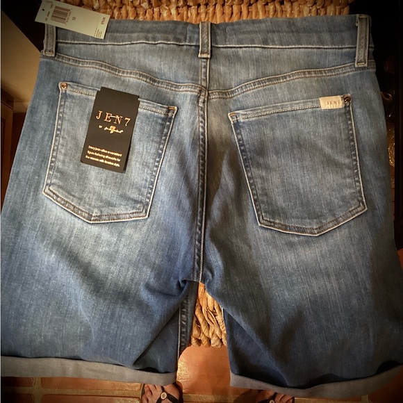 NWT JEN 7 by 7 for All mankind Shorts. Sz 10 - Picture 4 of 9